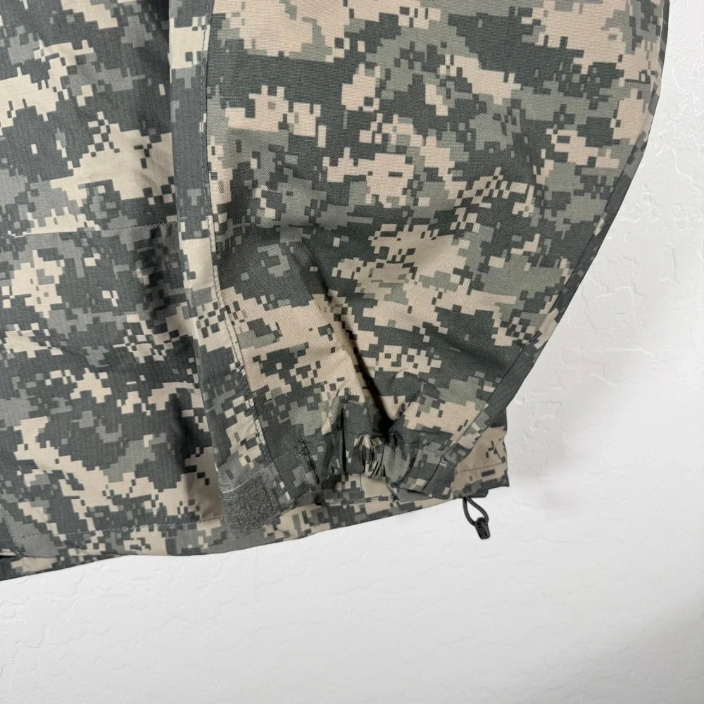 Extreme Cold Wet Weather Jacket Gen III Layer 6 UCP Camouflage Medium Regular